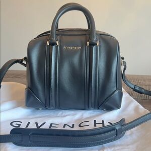 GIVENCHY LUCREZIA- Mini bag
100% Lamb